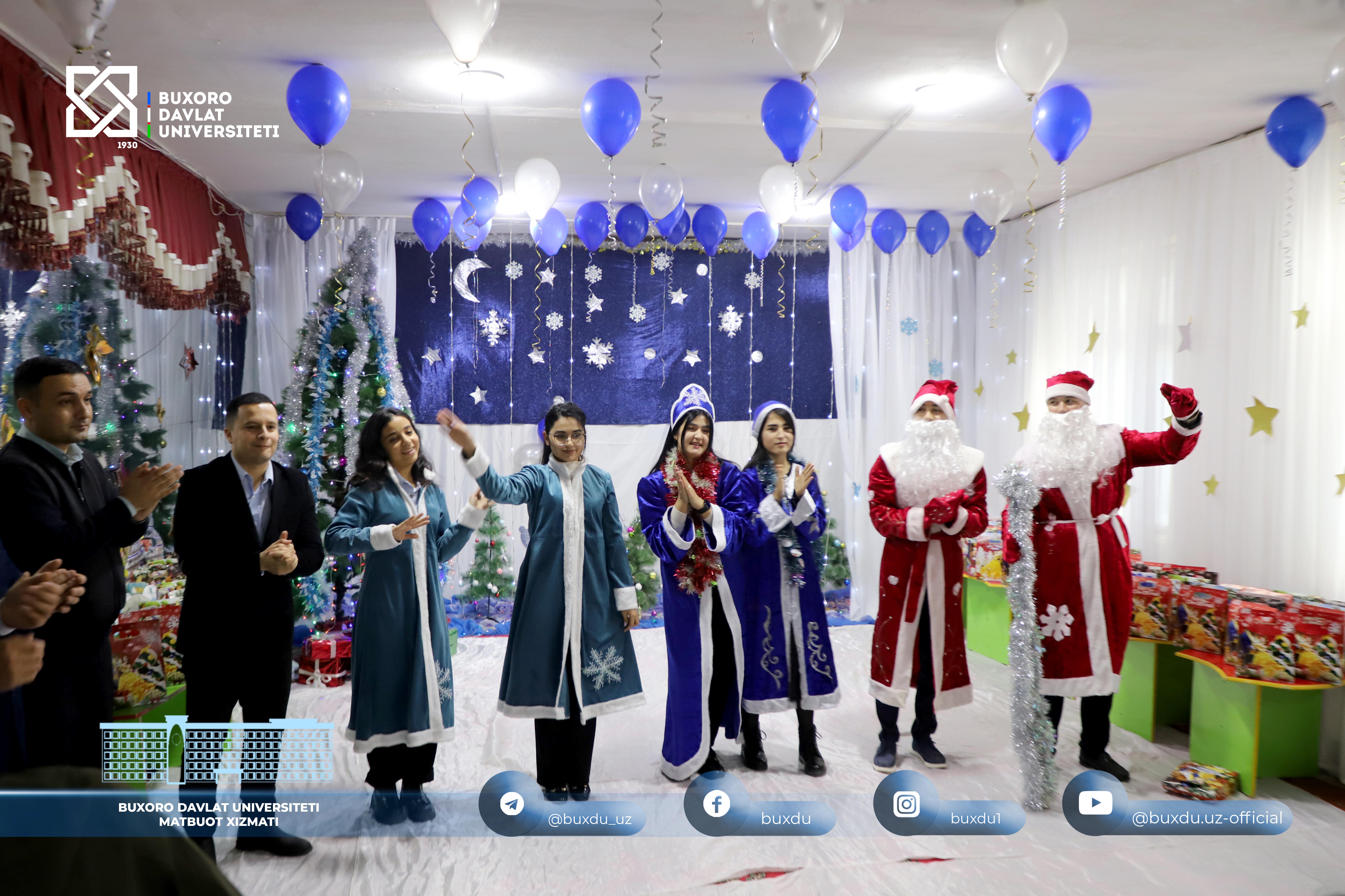 Porno xotinlar erlarini belboglar bilan sikishadi Buvijon striptiz porno video