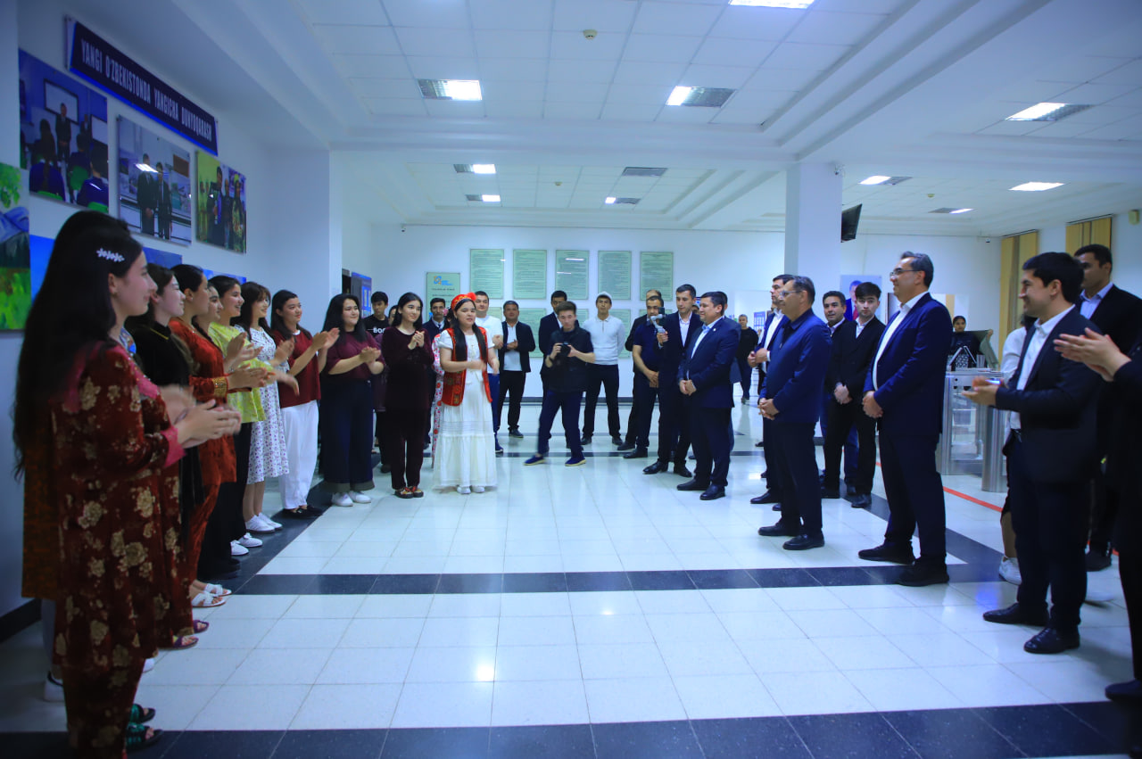 Министр ознакомился с условиями, созданными для молодёжи в Бухарском государственном университете